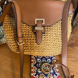 🎁 Michael Kors “Naomi” woven bag